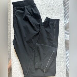 Black lululemon Jogger Pants with Zipper Pockets SMALL/TALL